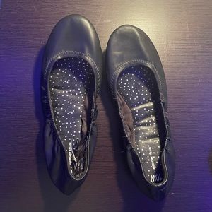Woman’s Black flats, US size 10W